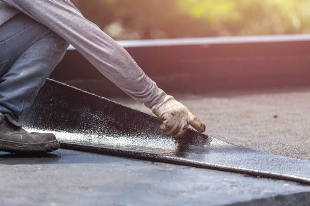 Professional Vapor Barrier Installation technician working in Samaria, MI